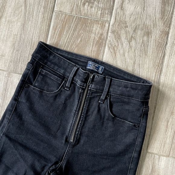 [Abercrombie] High Rise Black Skinny Ankle Jean - Picture 3 of 5
